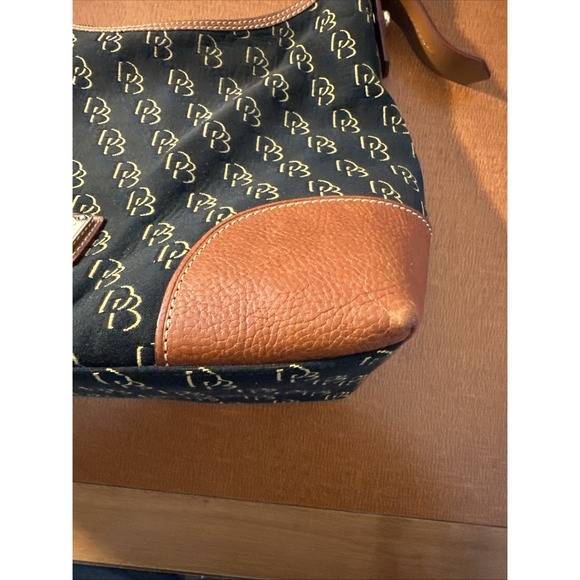 Dooney & Bourke Signature Crescent Shoulder Bag Brown Beige Canvas Leather Trim - Picture 4 of 16